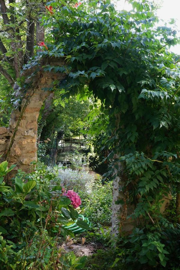 Bed and Breakfast Le Moulin De La Planche Cerelles Exterior foto